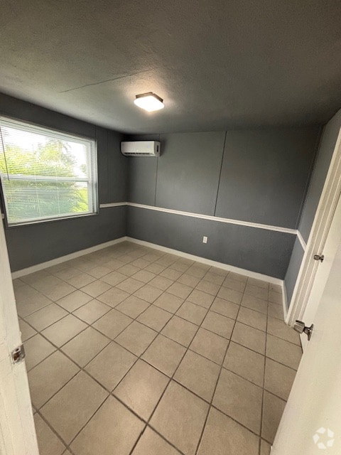 Building Photo - 1064 N Tamiami Trl Rental