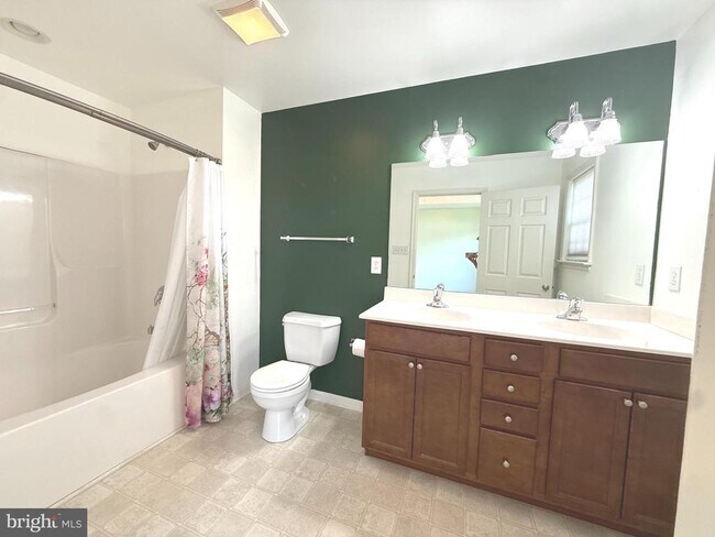 Photo - 232 Morlatt Ln