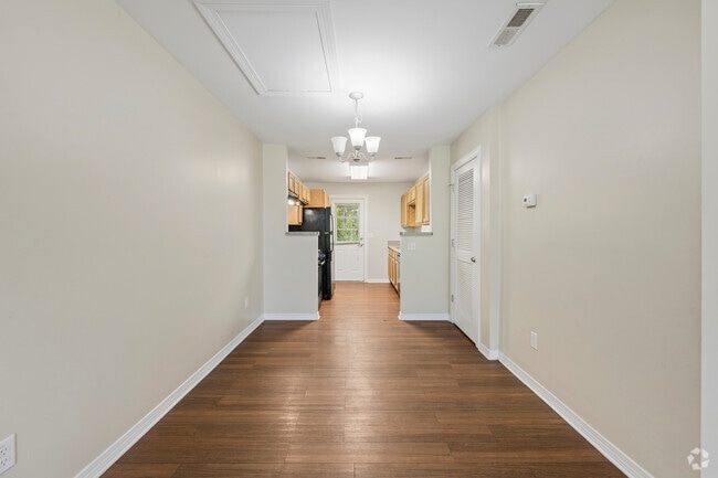 2BR, 1BA - 817SF - Dining Room - Amberwood Apartments