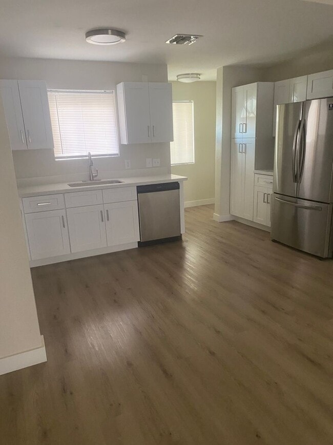 Photo - Newly Remodeled 2 bed 2 bath Town-homes in Central Phoenix!! Gated and Pool *** Move-in Special! ...