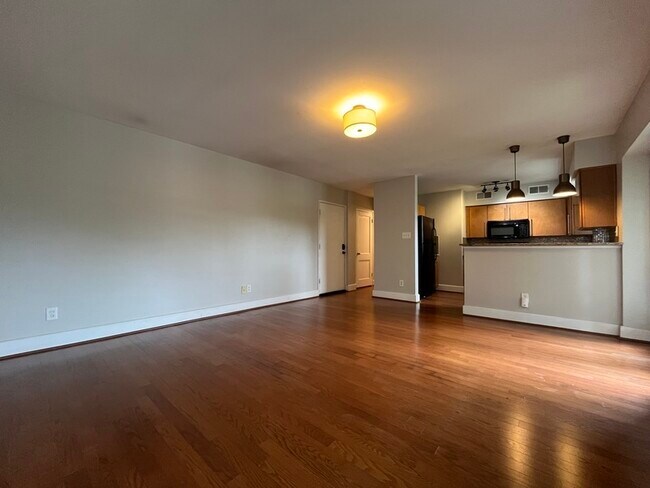 Photo - 2427 Vail Ave Unidad B20