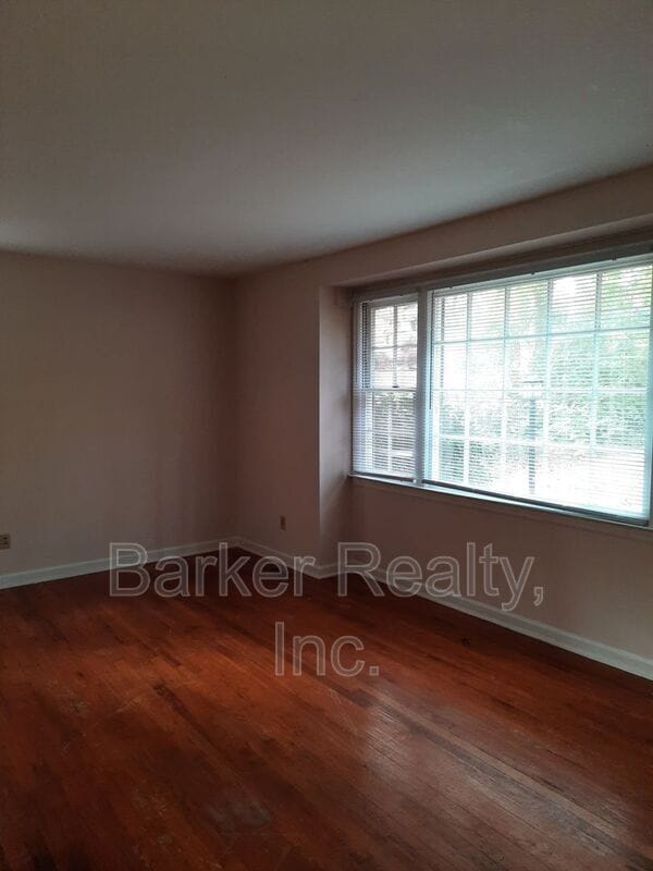 Photo - 2302 Lora Ln