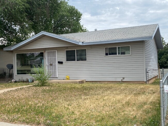 Building Photo - 322 S Valley Rd