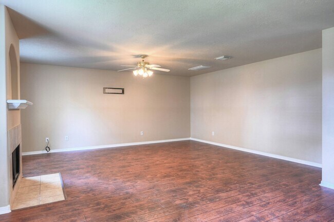 Photo - 21803 Manor Ct Dr