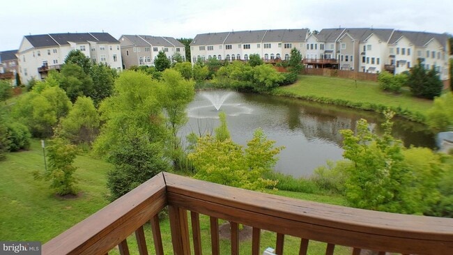 Building Photo - 4600 Carisbrooke Ln