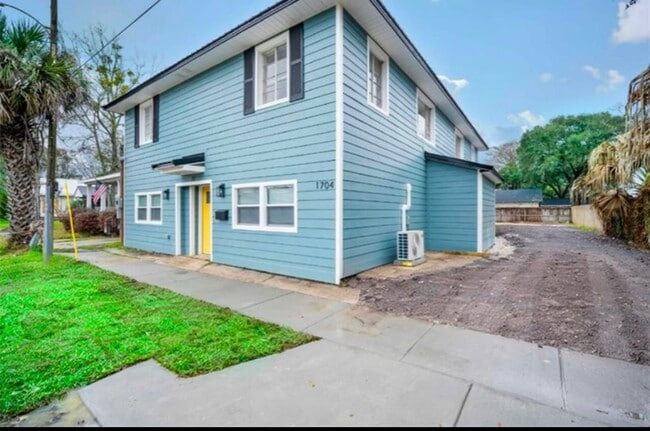 Photo - 1704 McGill Ave