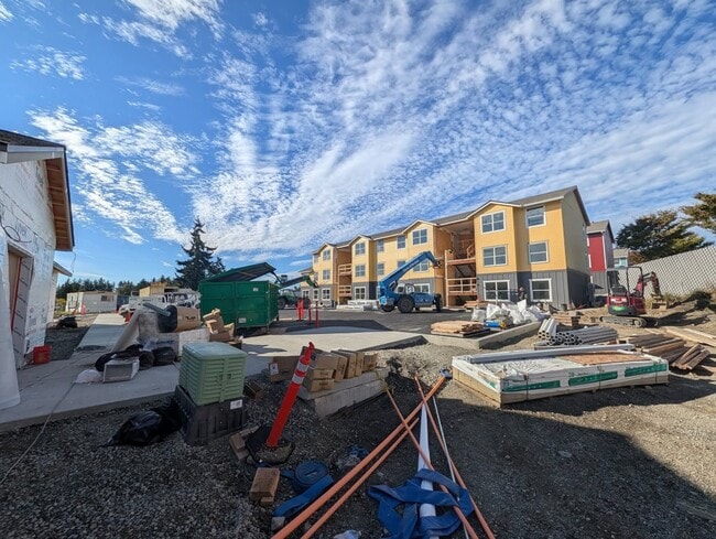 Photo - 900 N Oak Harbor St