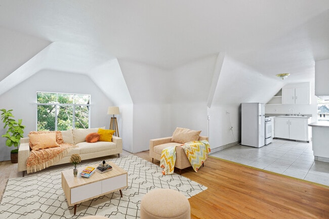 872 N Clarkson