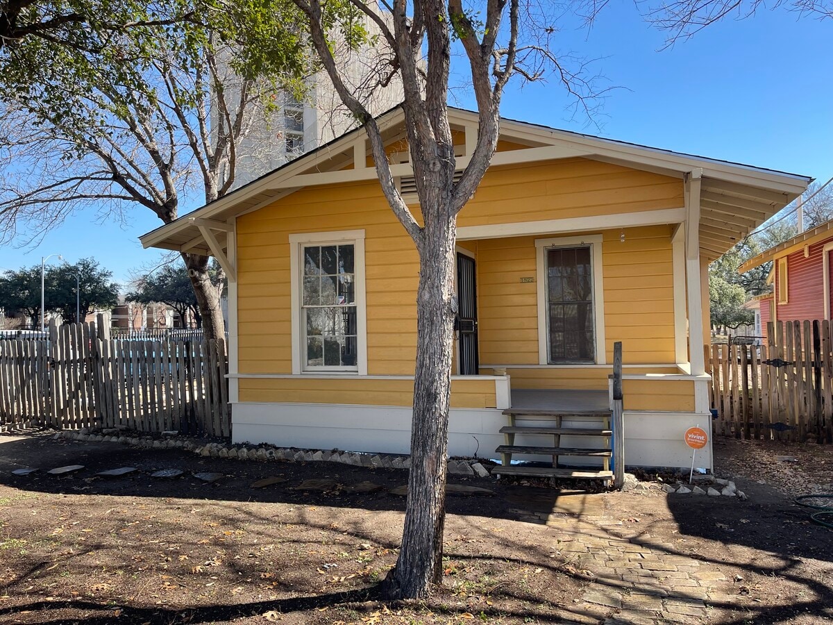 Photo - 1822 N Comal