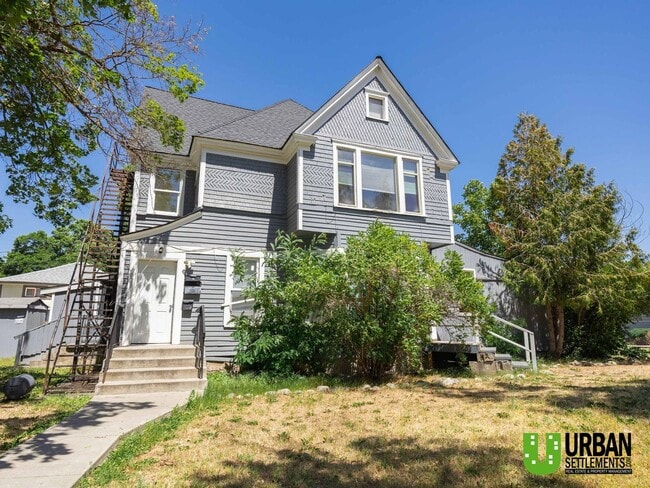 Building Photo - 828 W Cleveland Ave Unit 5