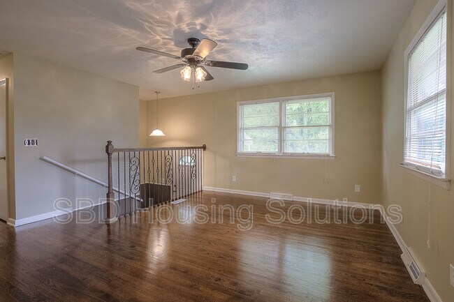 Photo - 1233 Dickinson Rd