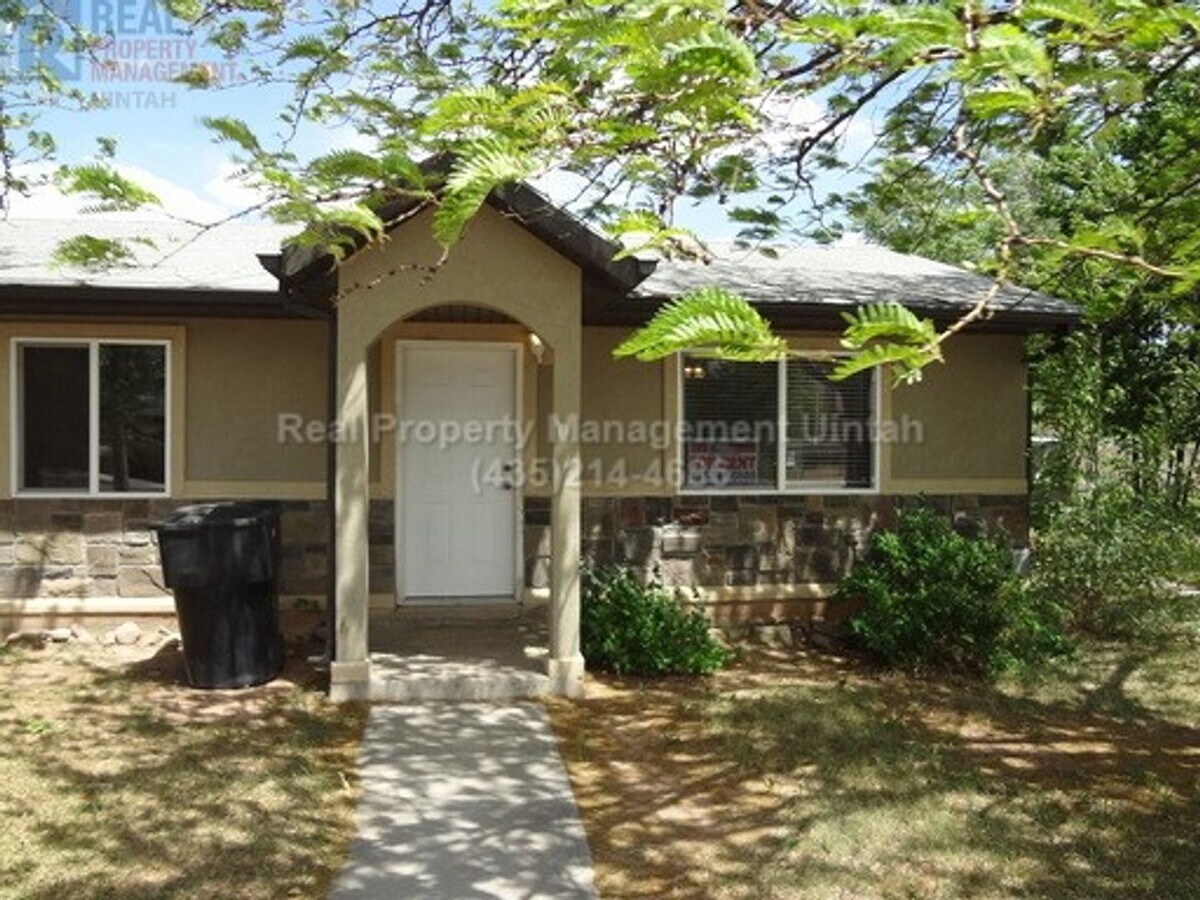 2 bedroom, 1 Bath Duplex in Roosevelt! - 2 bedroom, 1 Bath Duplex in Roosevelt! Casa