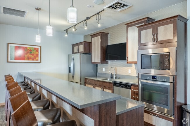 Clubhouse - The Vue at Pinnacle Park