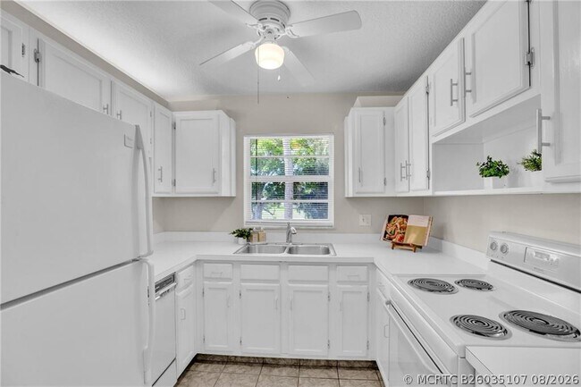17 Vista Palm Ln Unit 201
