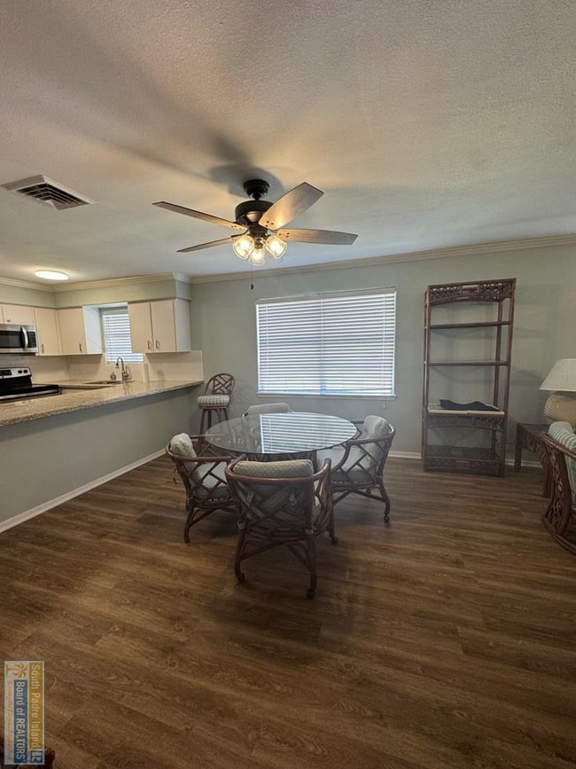 Photo - 110 E Hibiscus St