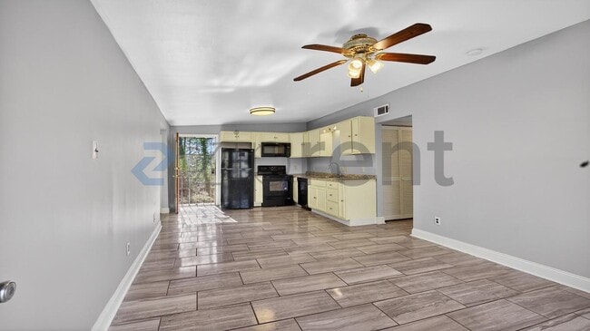 Photo - 1657 Thornton Pl SW