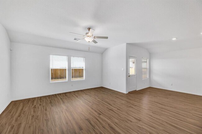 Photo - 303 Chickasaw Ln