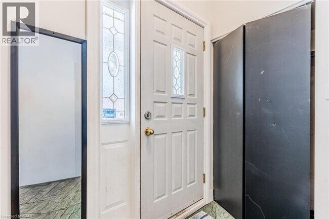 Photo - 16 Ronaldshay Ave
