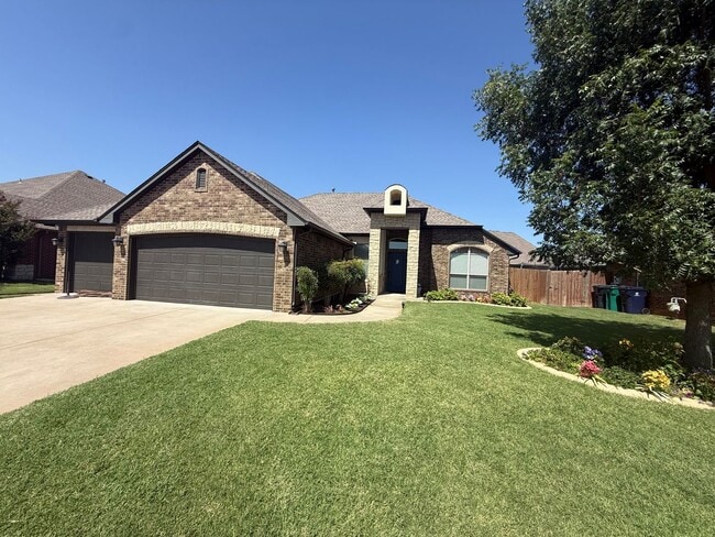 Building Photo - 3 bed plus office, Neighborhood amenities include a neighborhood pond, Pool and playground!