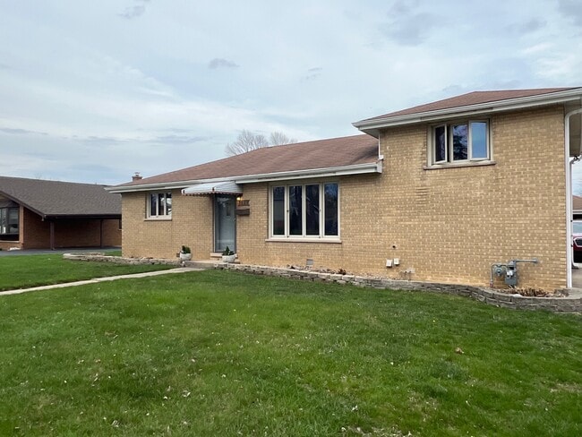 Street View - 701 N Craig Pl