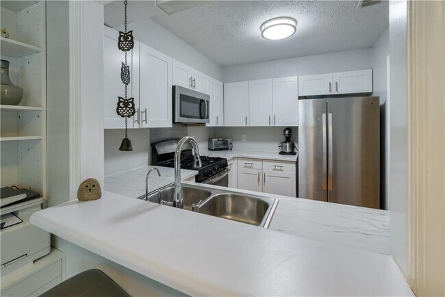 Photo - 1445 Oakridge Cir