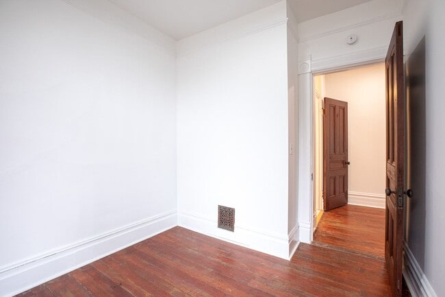 Photo - 1940-1946-1946 SW Market St Dr