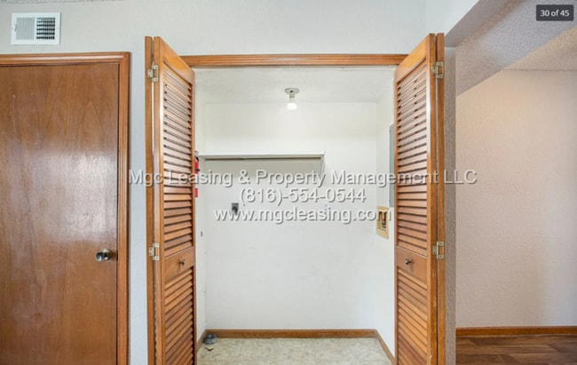 Photo - Spacious 2nd Floor Townhome in the Heart o...