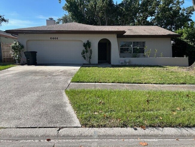 Building Photo - Beautifully remodeled 3/2 available now! Rental