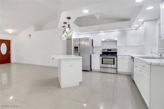 Photo - 765 Aprile Ave S