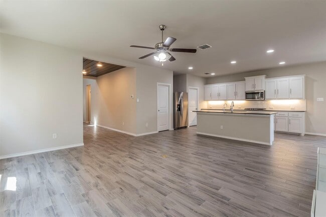 Photo - 1800 Emilia Dr
