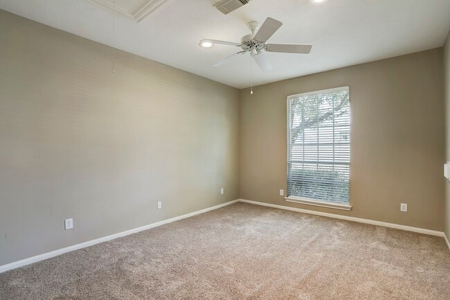 Building Photo - 9907 Kemp Forest Dr