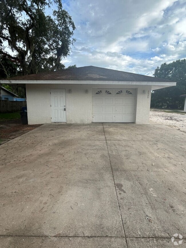 Building Photo - Beautiful Spacious Home with 4 Bedrooms, Y...