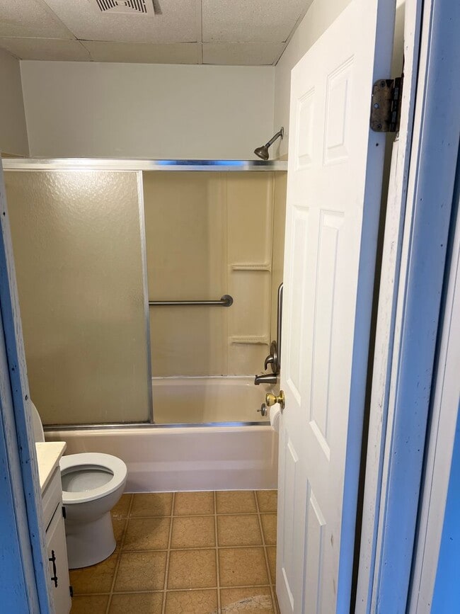 Photo - 17 Bessemer Ave Unit Apt #10