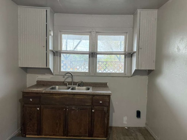 Photo - 613 N Eye St