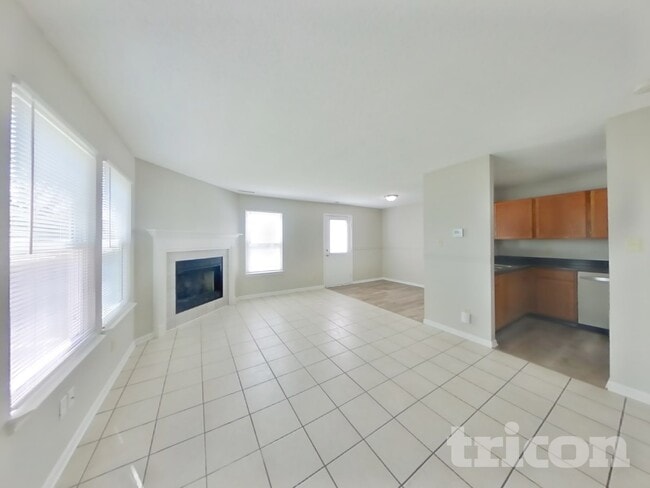 Photo - 473 Overland Dr