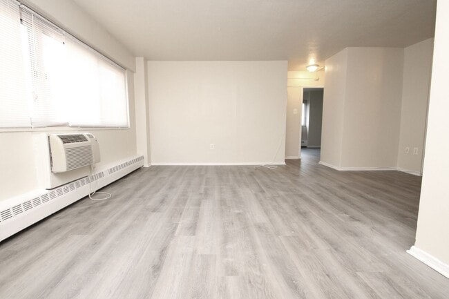 Building Photo - 2101 Chestnut St Unit #1208