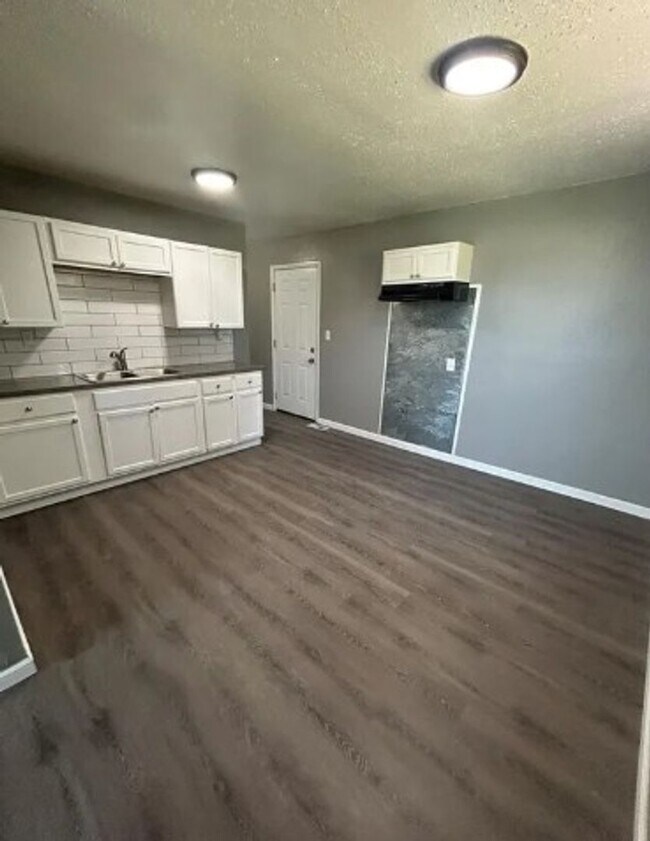 Photo - 1700 Theodore Ln
