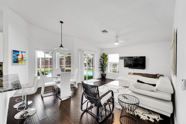 Photo - 945 Sunflower Ave