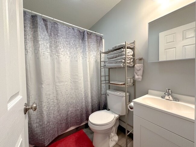 Photo - Modern 1-bedroom retreat / Walk to Downtown Unidad 604-08 North Main Street