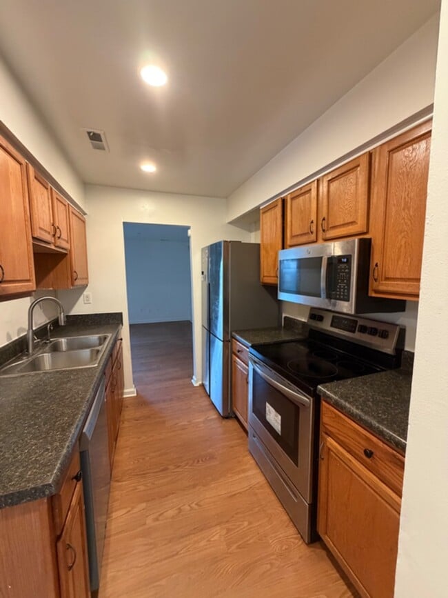 Photo - 1046 Commonwealth Pl