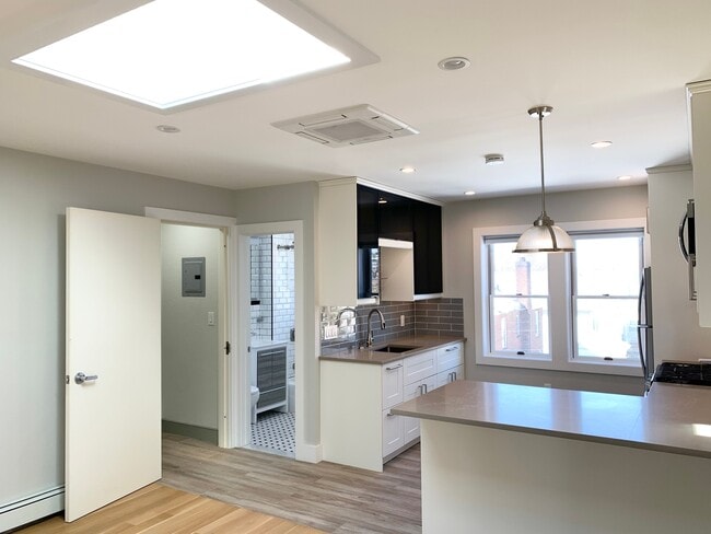 Building Photo - 99-07 Ascan Ave