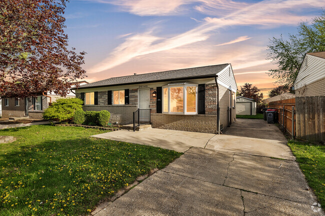 Building Photo - 20540 Colman St Rental