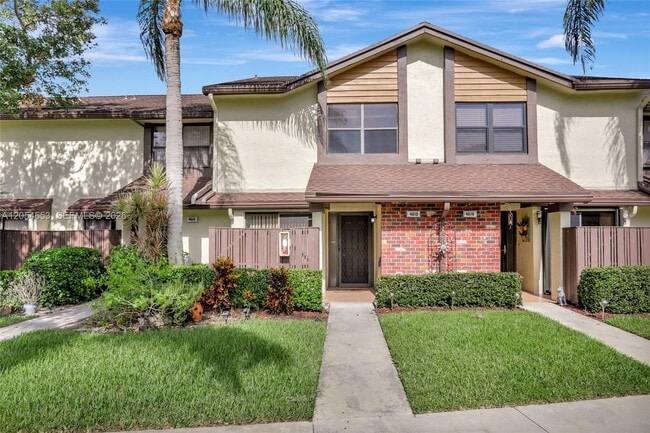 Building Photo - 4615 Carambola Cir S