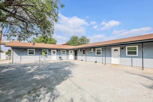 Building Photo - 1920 Madison St Unit 2