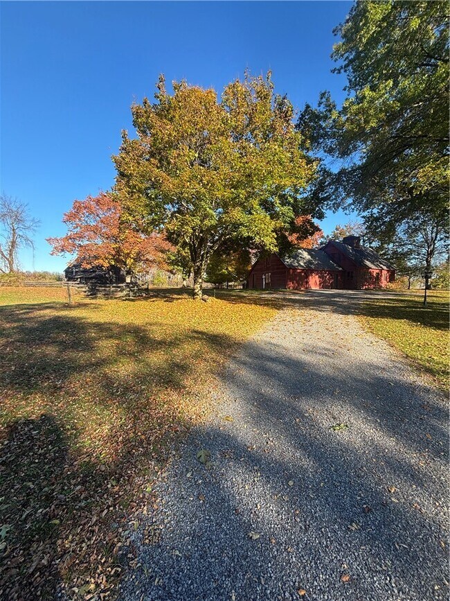 Photo - 930 W Bloomfield Rd