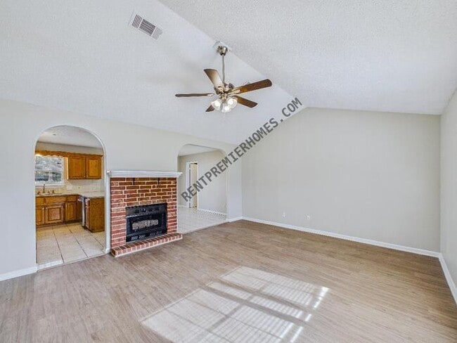 Photo - 1020 Highland Blvd