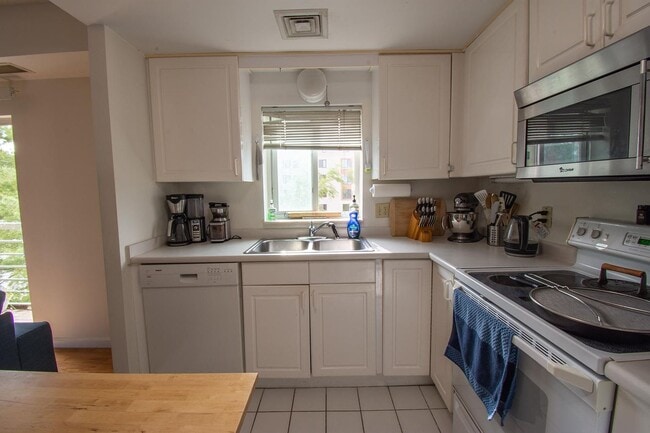 Photo - 650 Concord Ave Unit 3