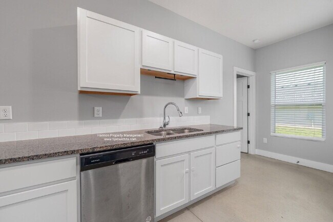 Photo - 2114 S Thatcher Ct