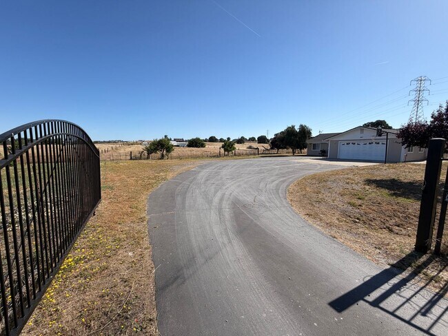 Photo - 3 Bed 2 Bath Country Home