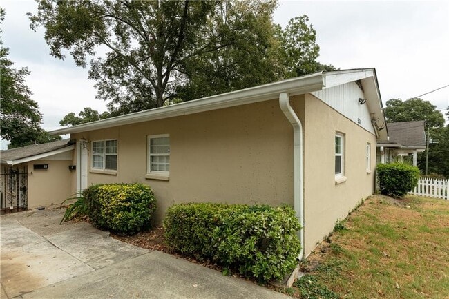 Photo - 560 Winton Terrace NE